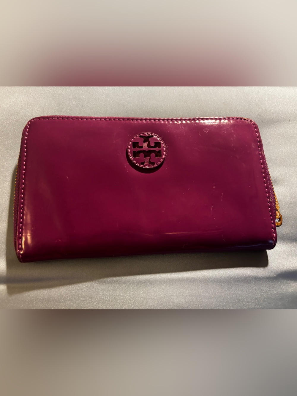 Tory Burch Patent Leather Zip card Wallet in Deep Plum